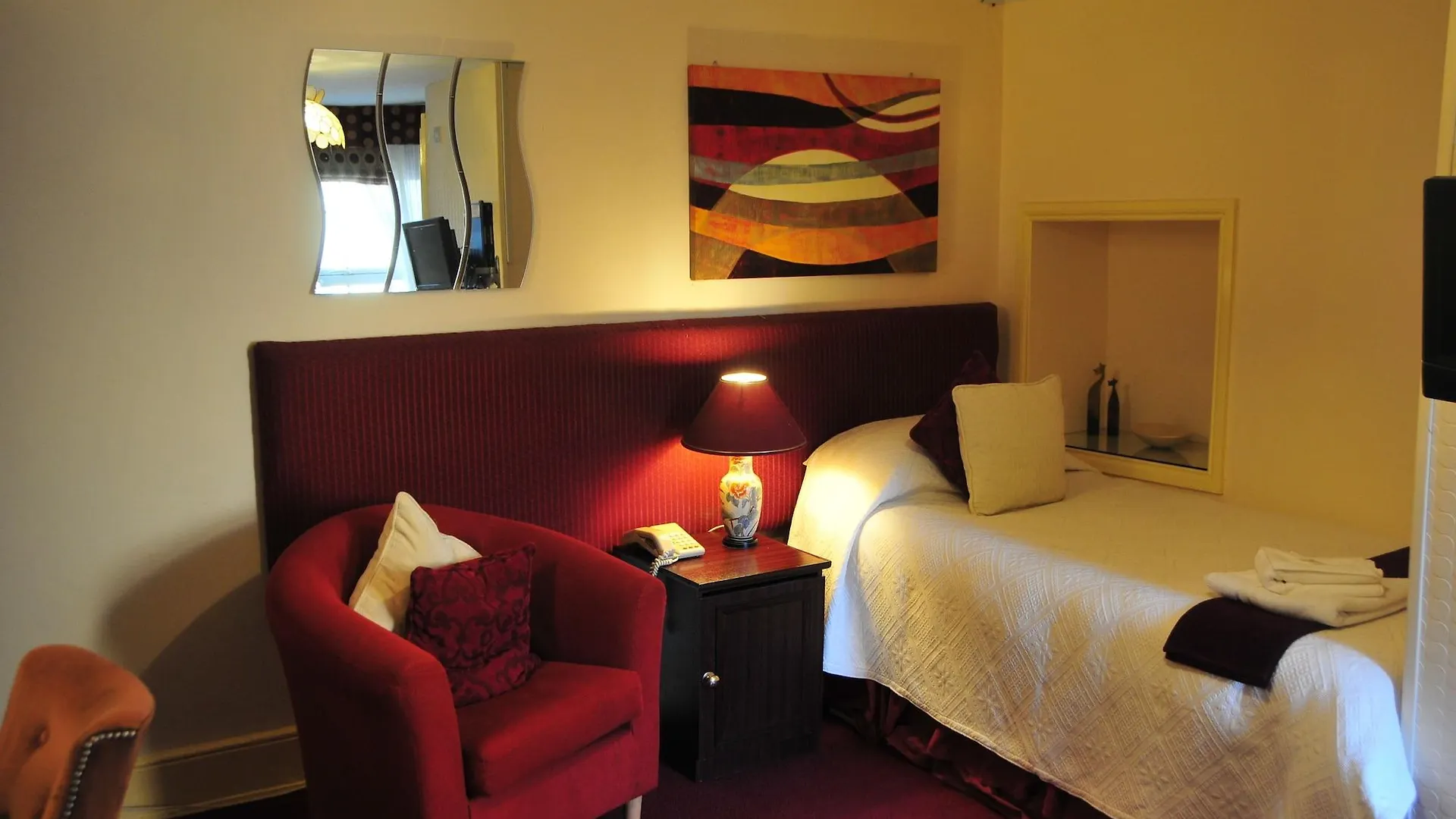 Edward Hotel Gloucester 2*,