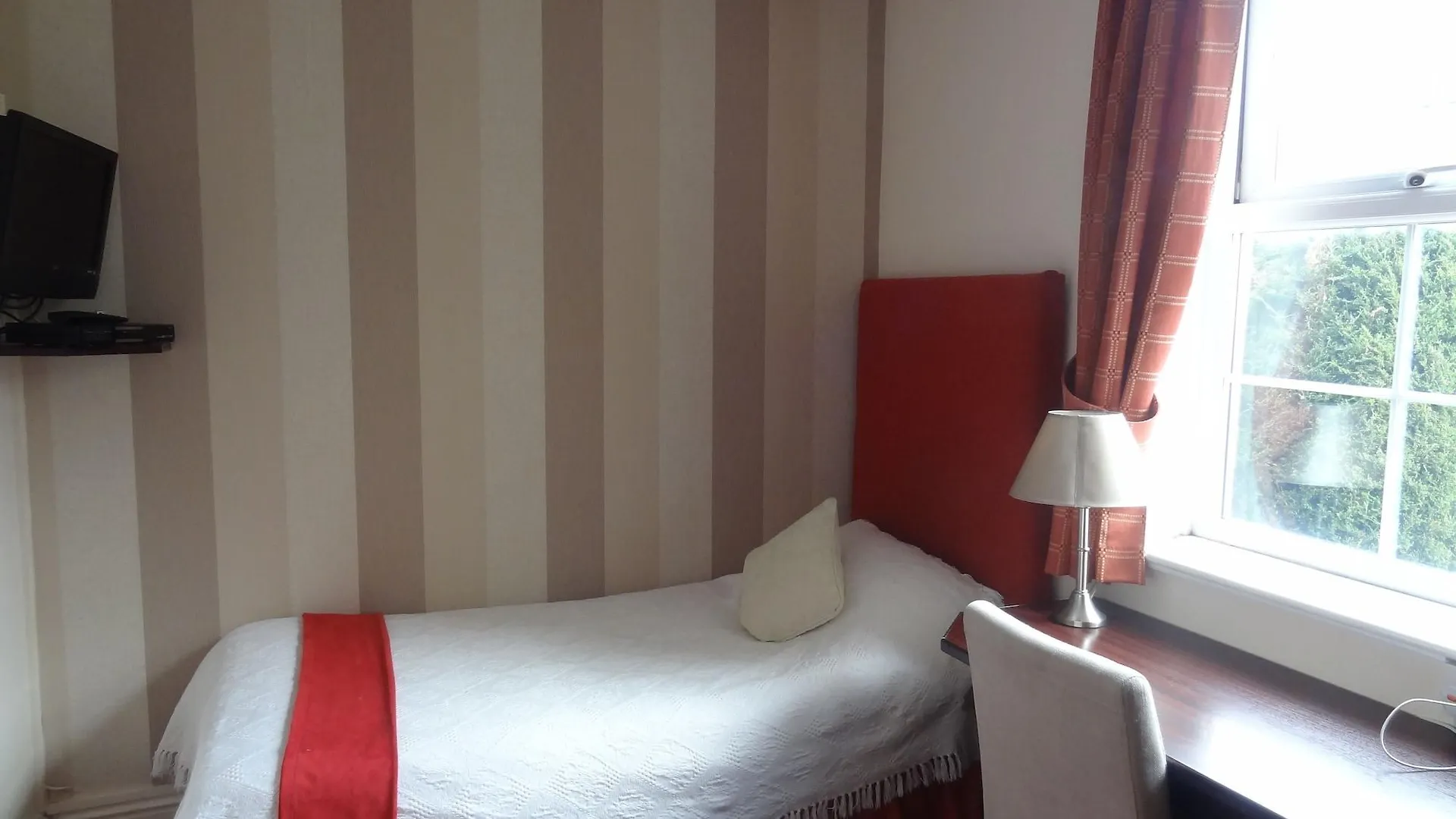Edward Hotel Gloucester 2*,