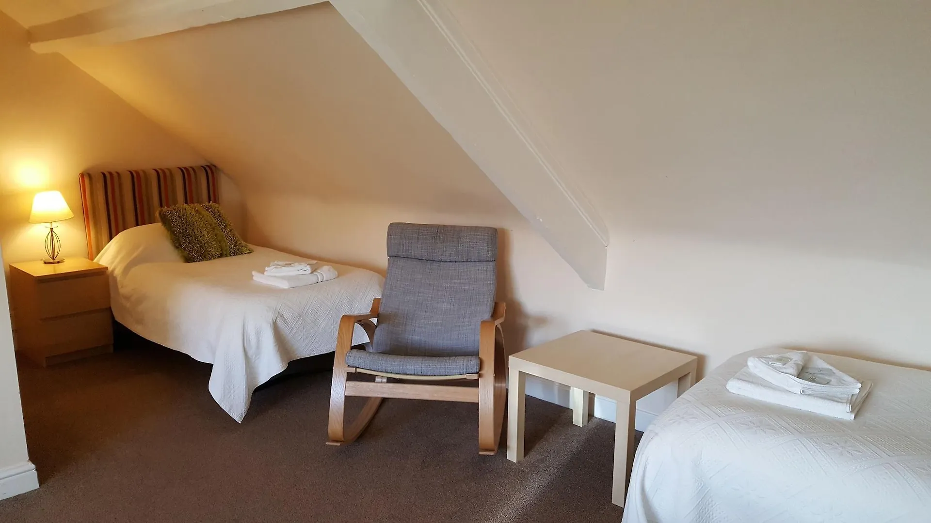 Edward Hotel Gloucester 2*,